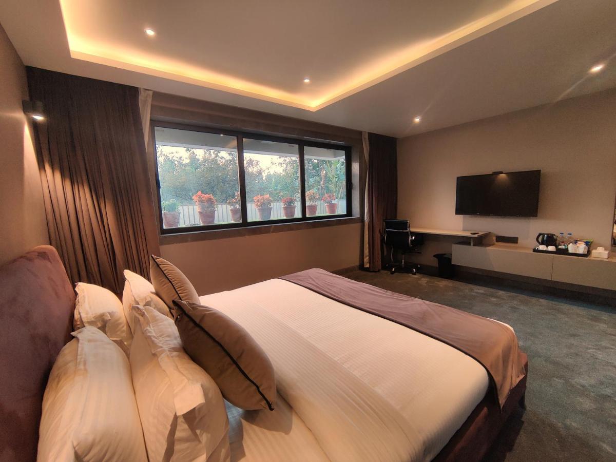 Leela Resort, The Exotic Boutique Hotel - Pure Veg Махабалешвар Экстерьер фото