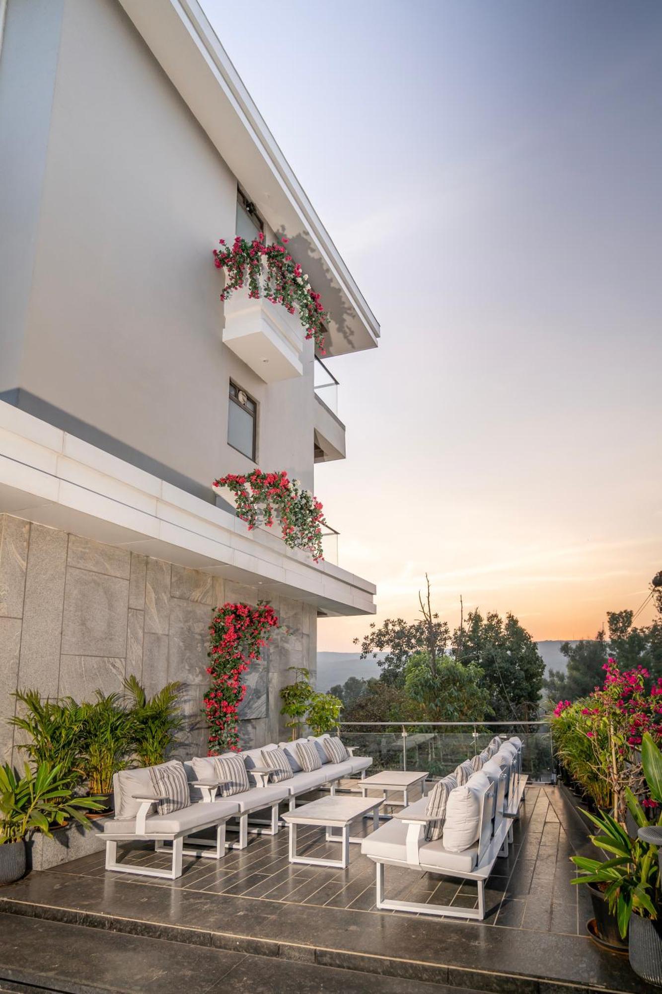 Leela Resort, The Exotic Boutique Hotel - Pure Veg Махабалешвар Экстерьер фото