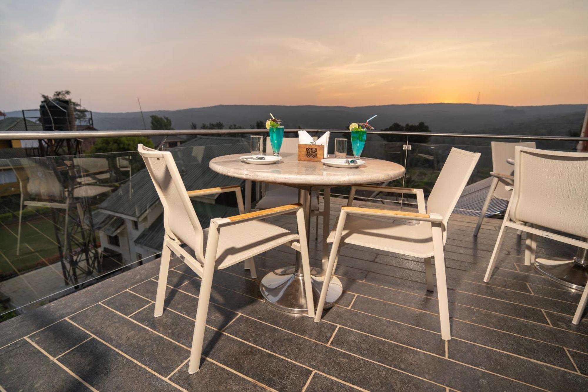 Leela Resort, The Exotic Boutique Hotel - Pure Veg Махабалешвар Экстерьер фото